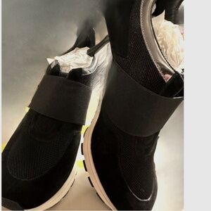 Sneex Shoes - Black - Size 9 Women